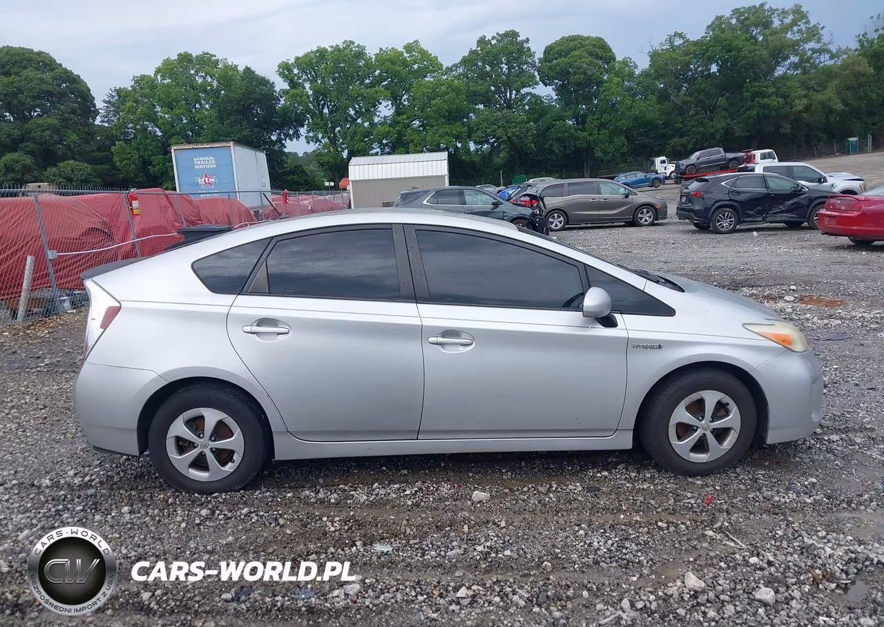 2013 Toyota Prius Two VIN:JTDKN3DU0D5578648 - 13