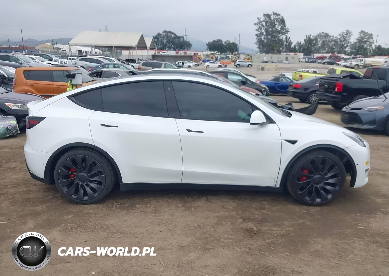 2021 Tesla Model Y VIN:5YJYGDEF4MF211647 - 13