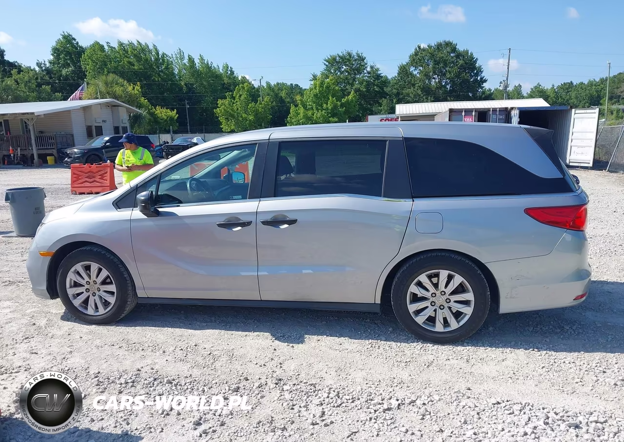 2018 Honda Odyssey Lx VIN:5FNRL6H2XJB105901 - 14