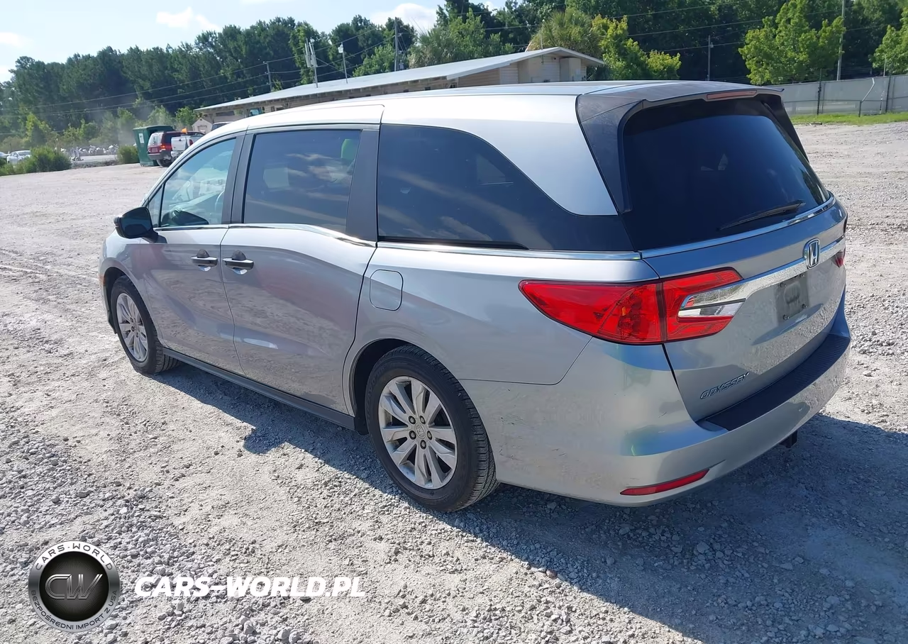 2018 Honda Odyssey Lx VIN:5FNRL6H2XJB105901 - 3