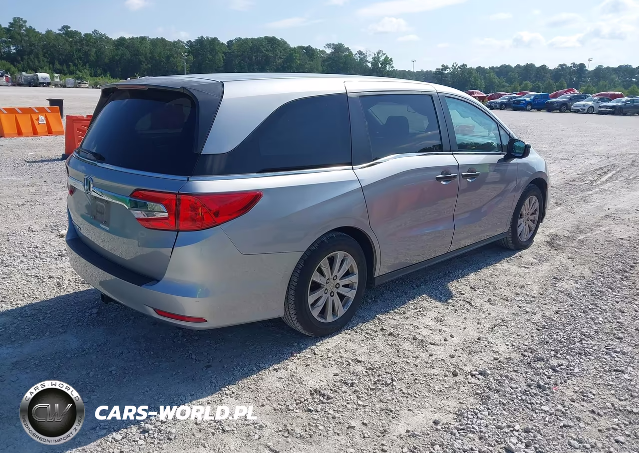 2018 Honda Odyssey Lx VIN:5FNRL6H2XJB105901 - 4