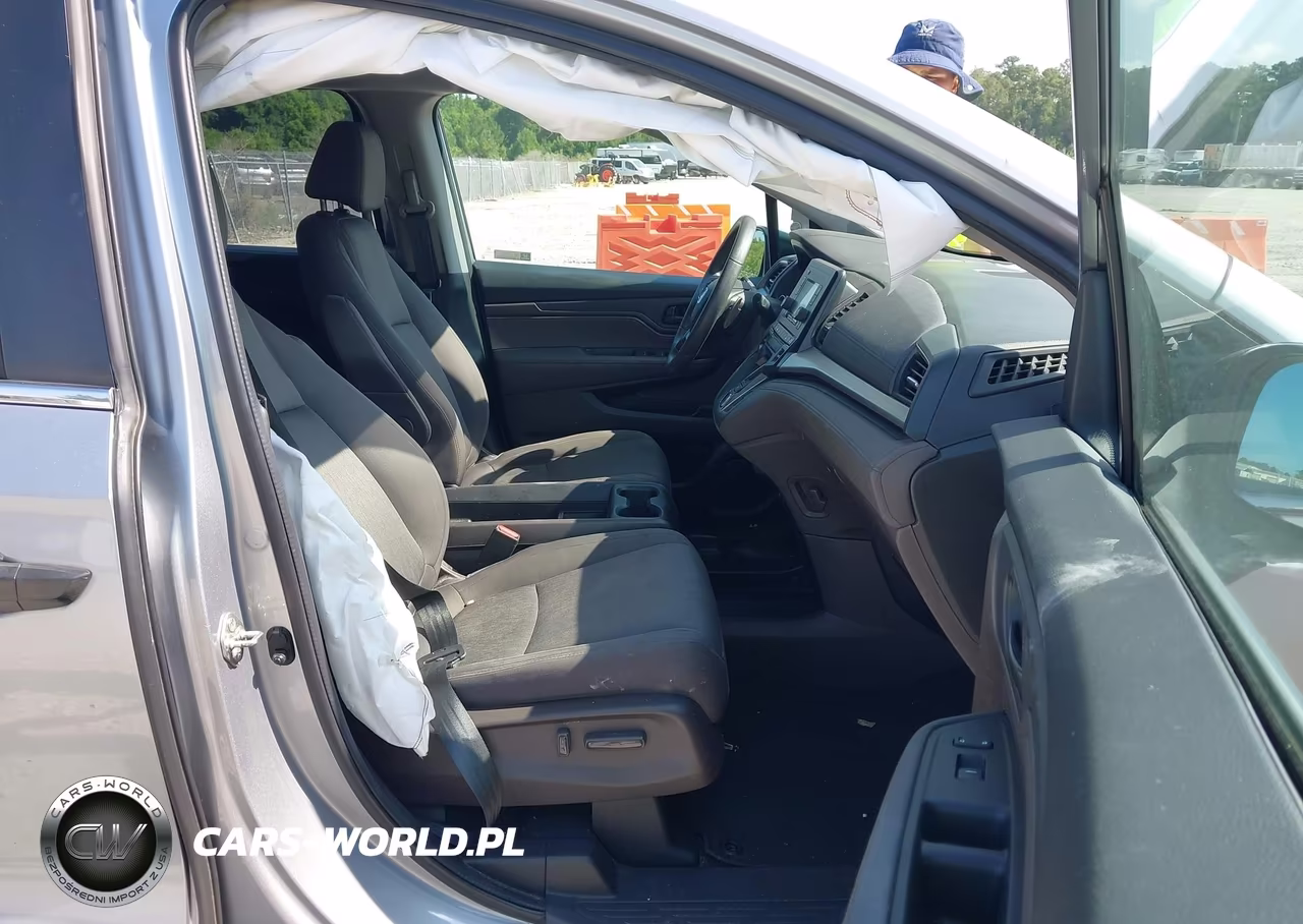 2018 Honda Odyssey Lx VIN:5FNRL6H2XJB105901 - 5