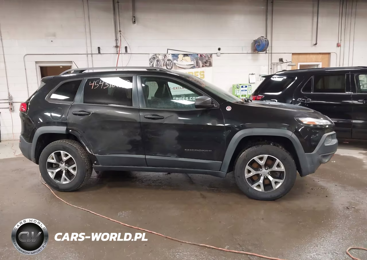 2015 Jeep Cherokee Trailhawk VIN:1C4PJMBS8FW728091 - 13