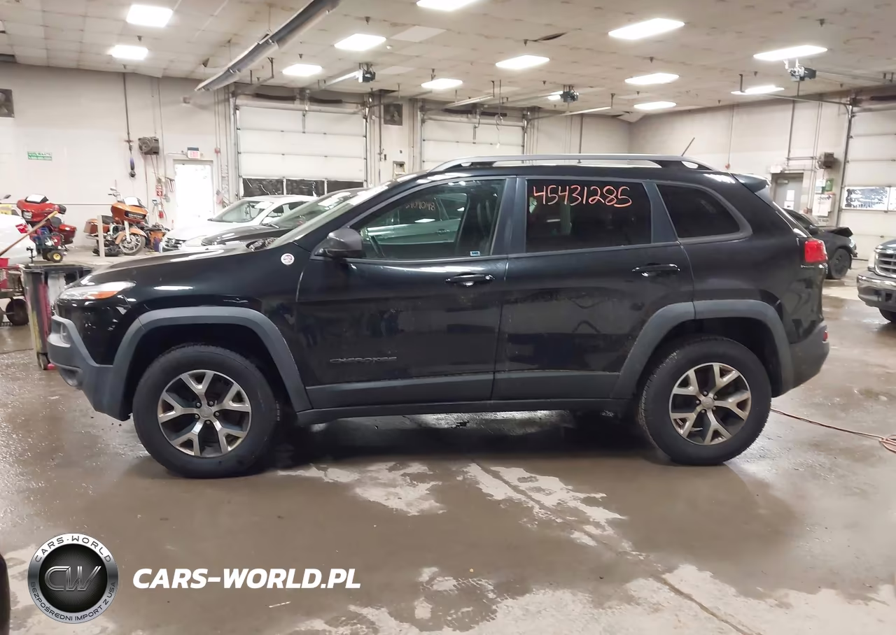 2015 Jeep Cherokee Trailhawk VIN:1C4PJMBS8FW728091 - 14