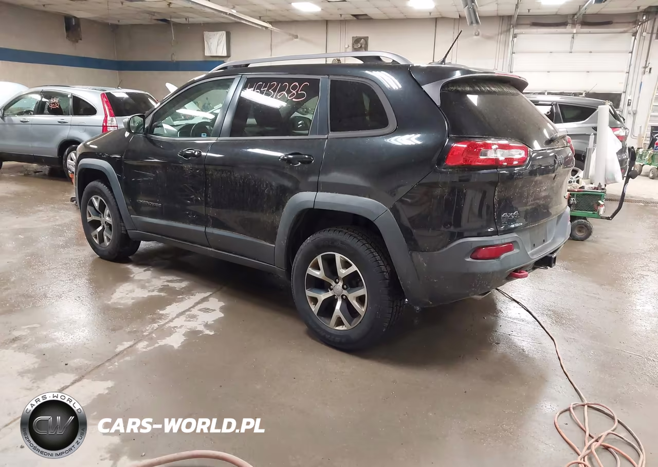 2015 Jeep Cherokee Trailhawk VIN:1C4PJMBS8FW728091 - 3