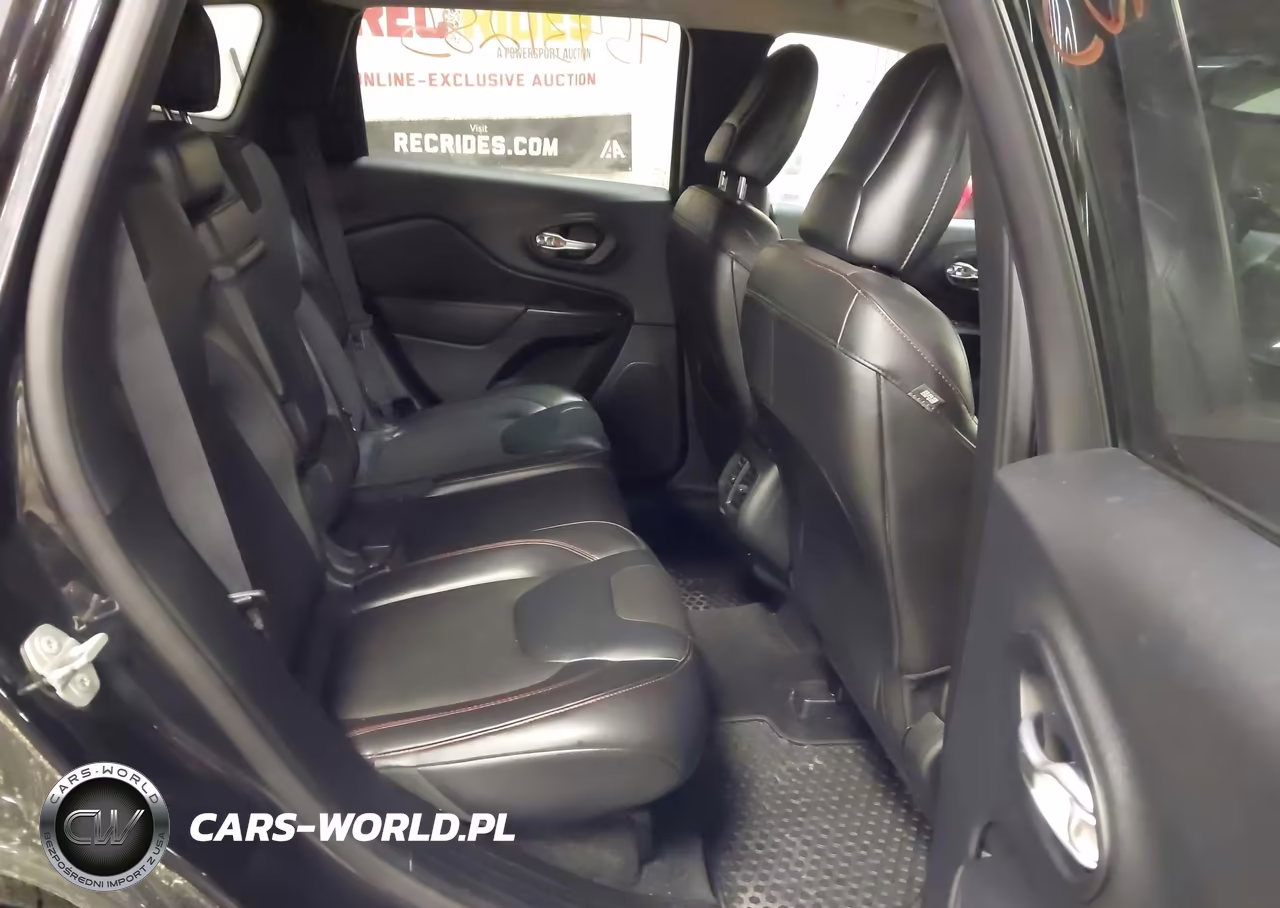 2015 Jeep Cherokee Trailhawk VIN:1C4PJMBS8FW728091 - 8