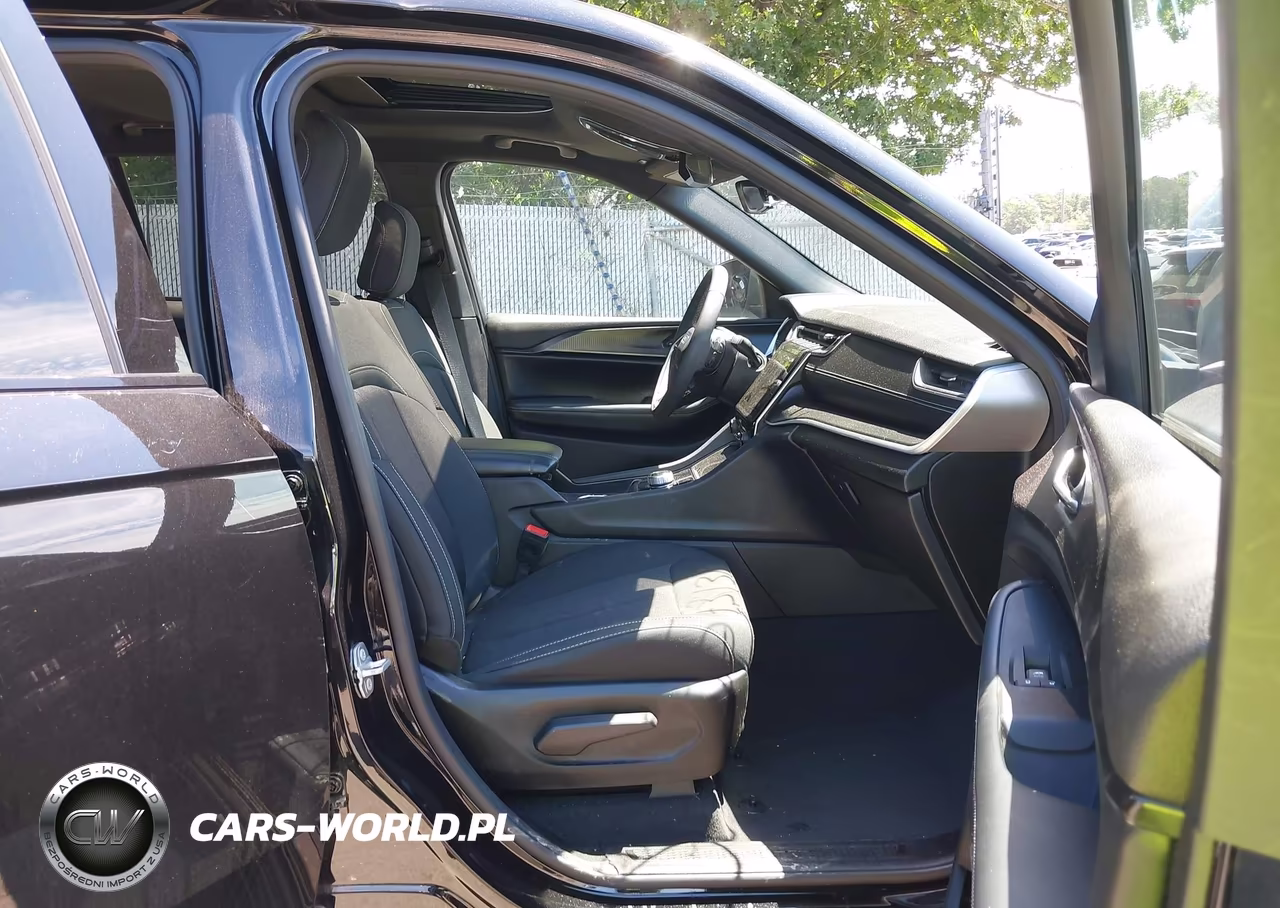 2025 Jeep Grand Cherokee L Laredo X 4X4 VIN:1C4RJKAGXS8646615 - 5