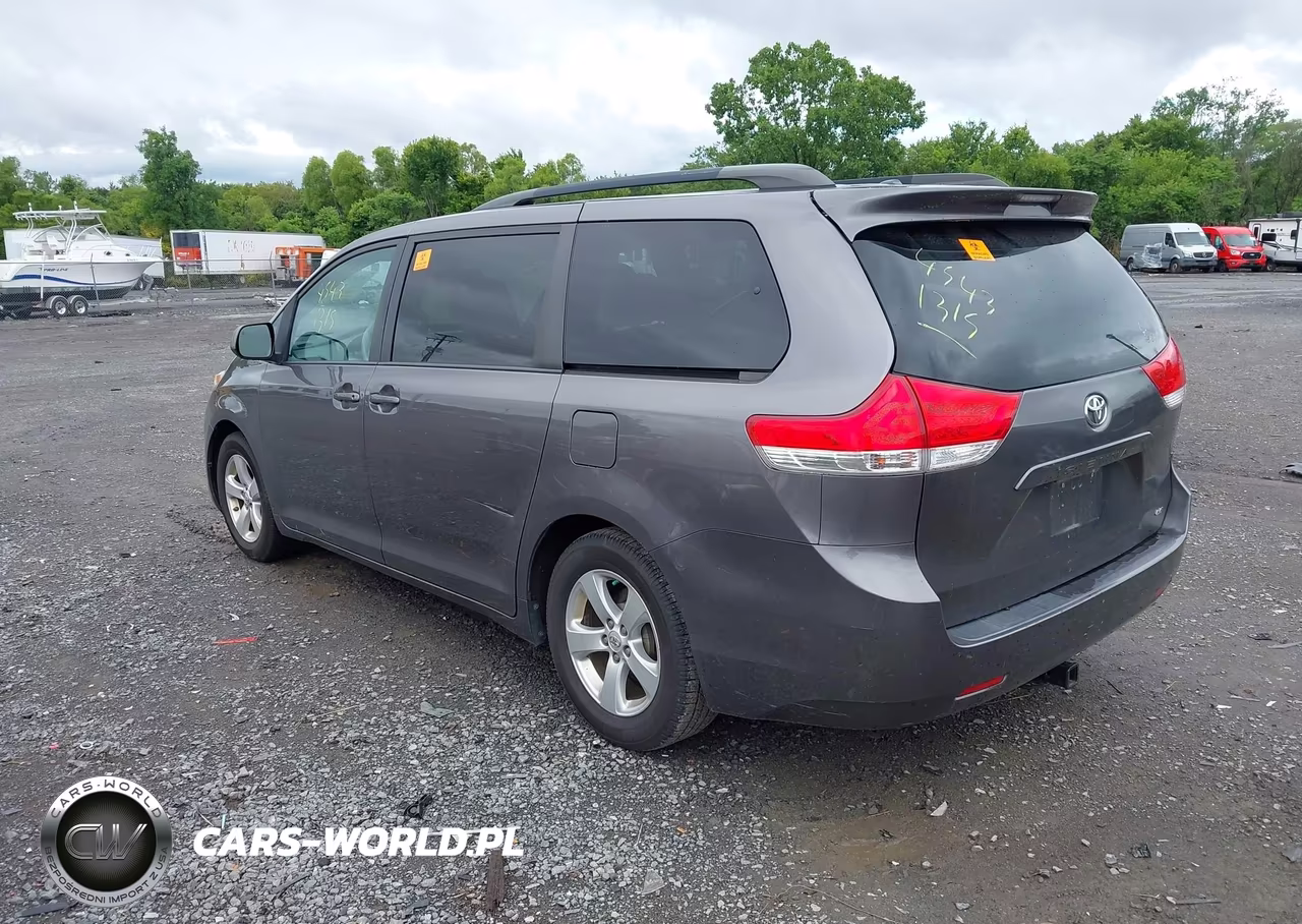 2013 Toyota Sienna Le V6 8 Passenger VIN:5TDKK3DCXDS340154 - 3