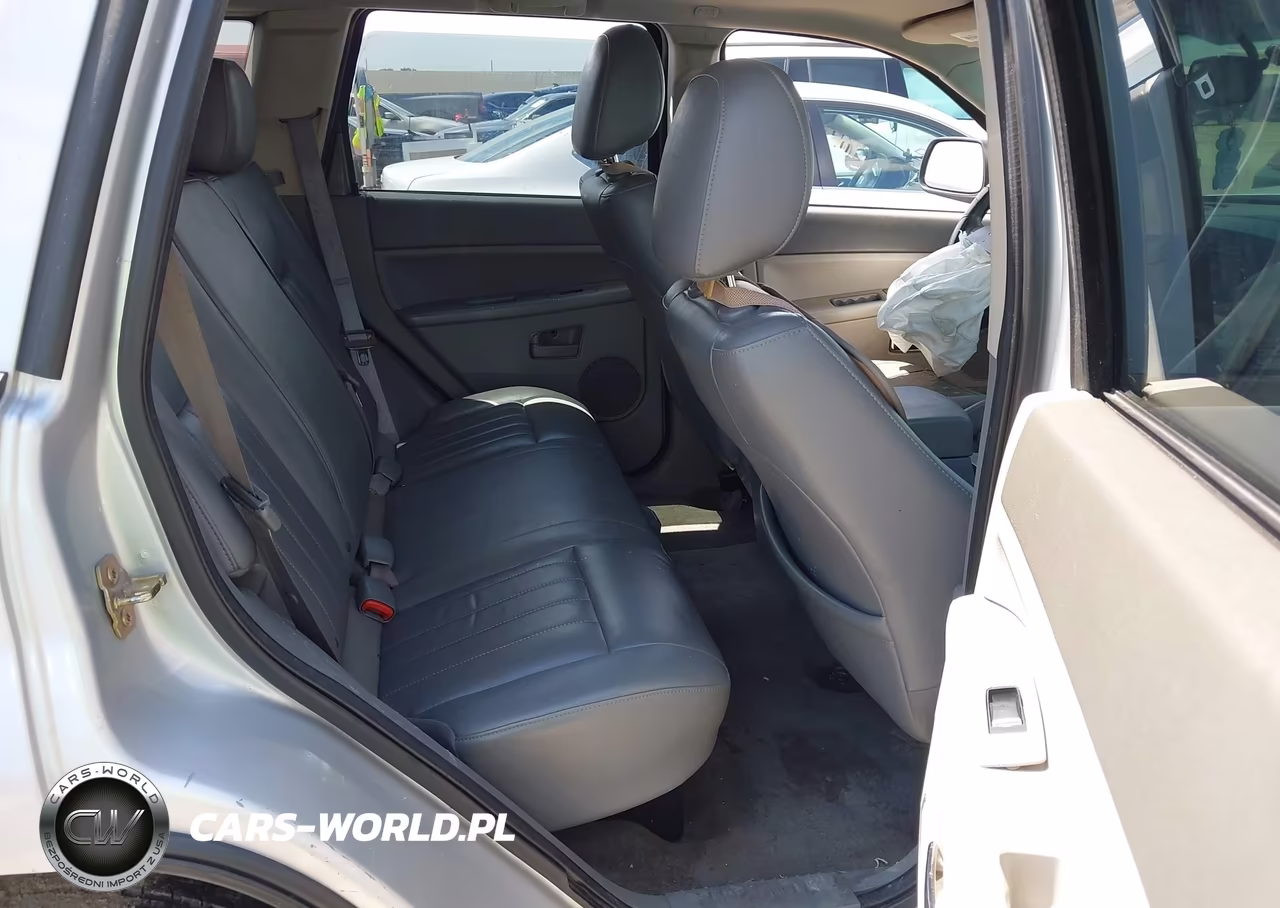 2007 Jeep Grand Cherokee Laredo VIN:1J8GS48K27C560724 - 8