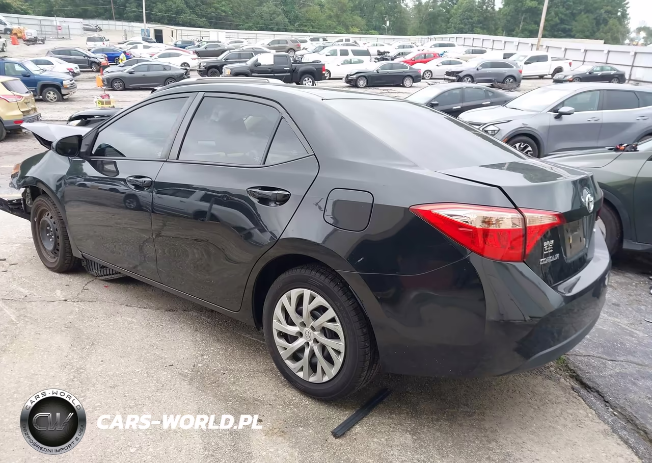 2017 Toyota Corolla Le VIN:2T1BURHE8HC785757 - 3