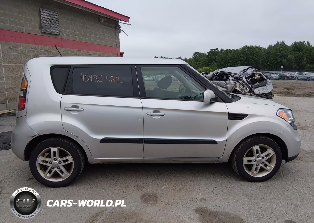 2011 Kia Soul + VIN:KNDJT2A29B7717109 - 13
