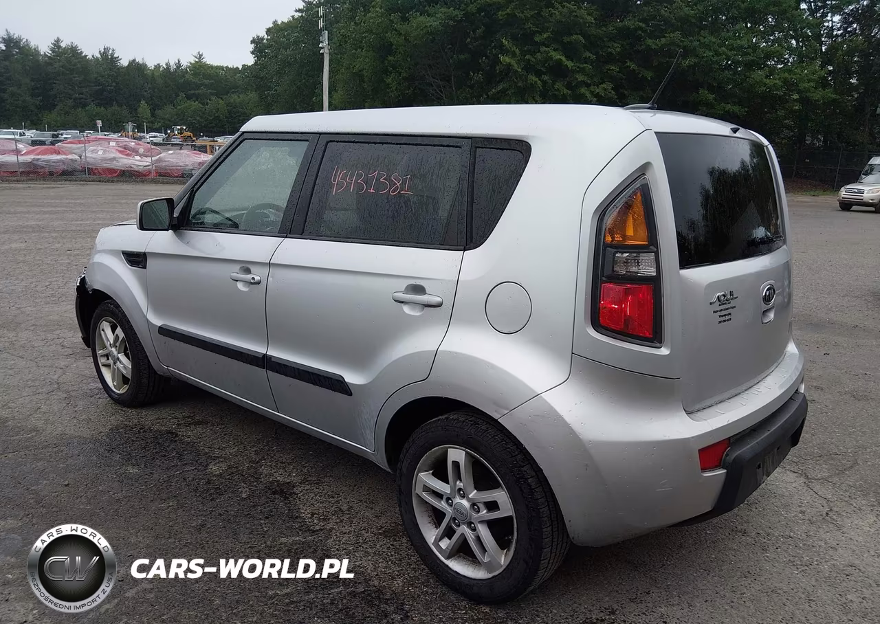 2011 Kia Soul + VIN:KNDJT2A29B7717109 - 3