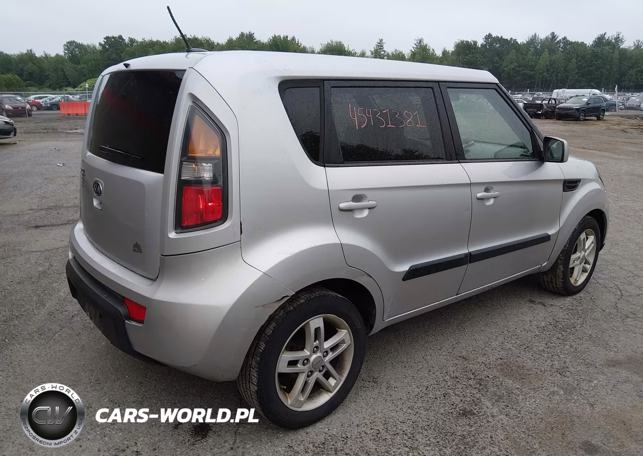 2011 Kia Soul + VIN:KNDJT2A29B7717109 - 4