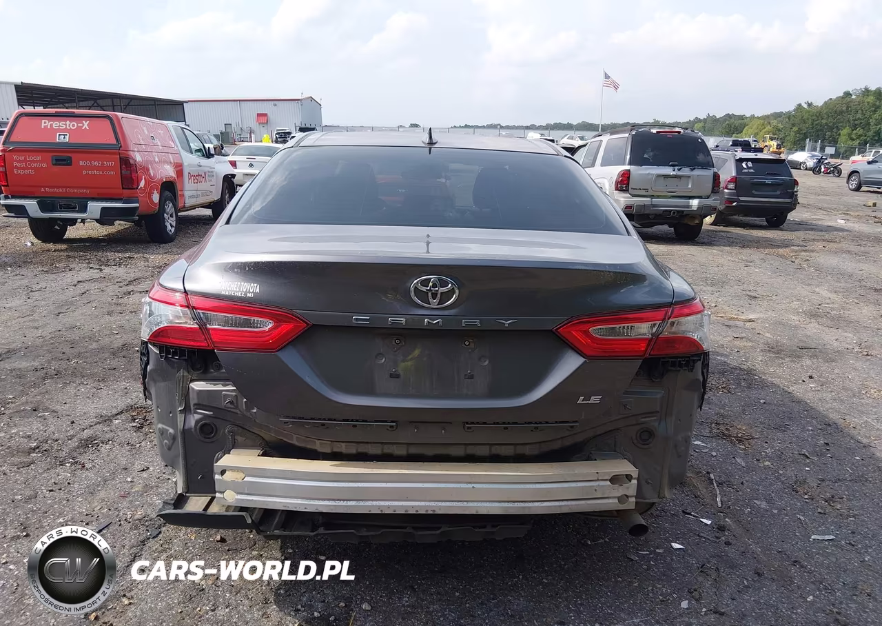 2019 Toyota Camry Le VIN:4T1B11HK5KU267997 - 16