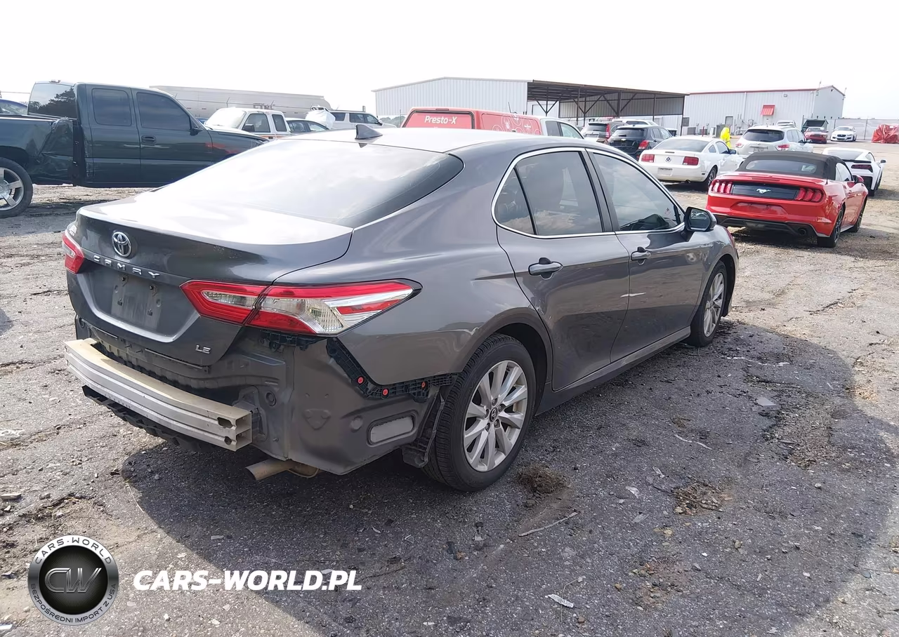 2019 Toyota Camry Le VIN:4T1B11HK5KU267997 - 4