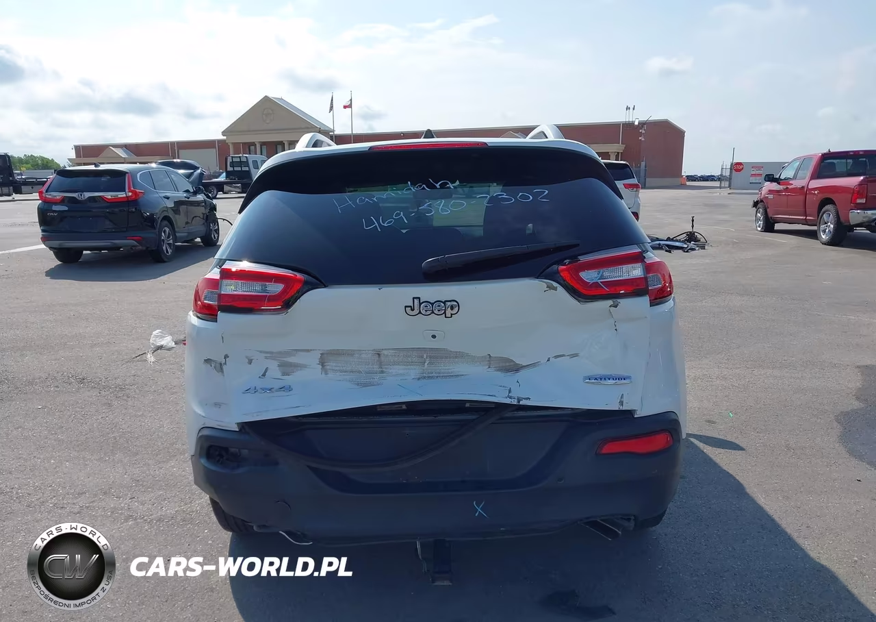 2016 Jeep Cherokee Latitude VIN:1C4PJMCS3GW279385 - 16