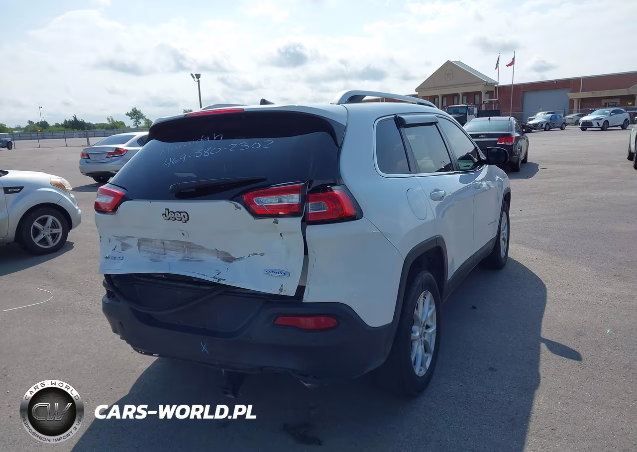2016 Jeep Cherokee Latitude VIN:1C4PJMCS3GW279385 - 4