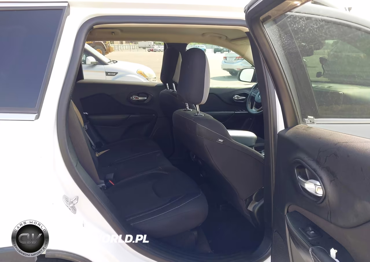 2016 Jeep Cherokee Latitude VIN:1C4PJMCS3GW279385 - 8