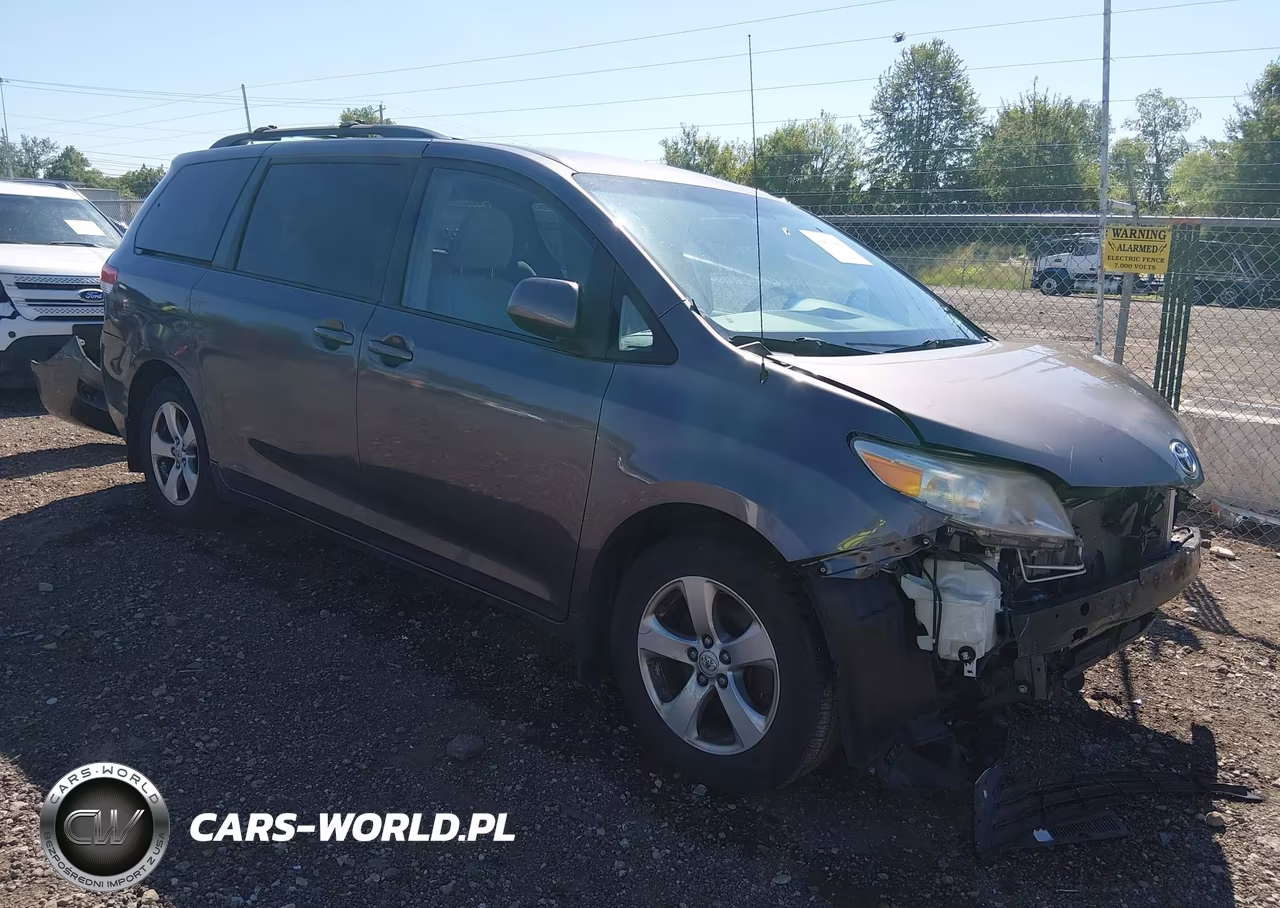 2013 Toyota Sienna Le V6 8 Passenger – zdjęcie 1 z 17