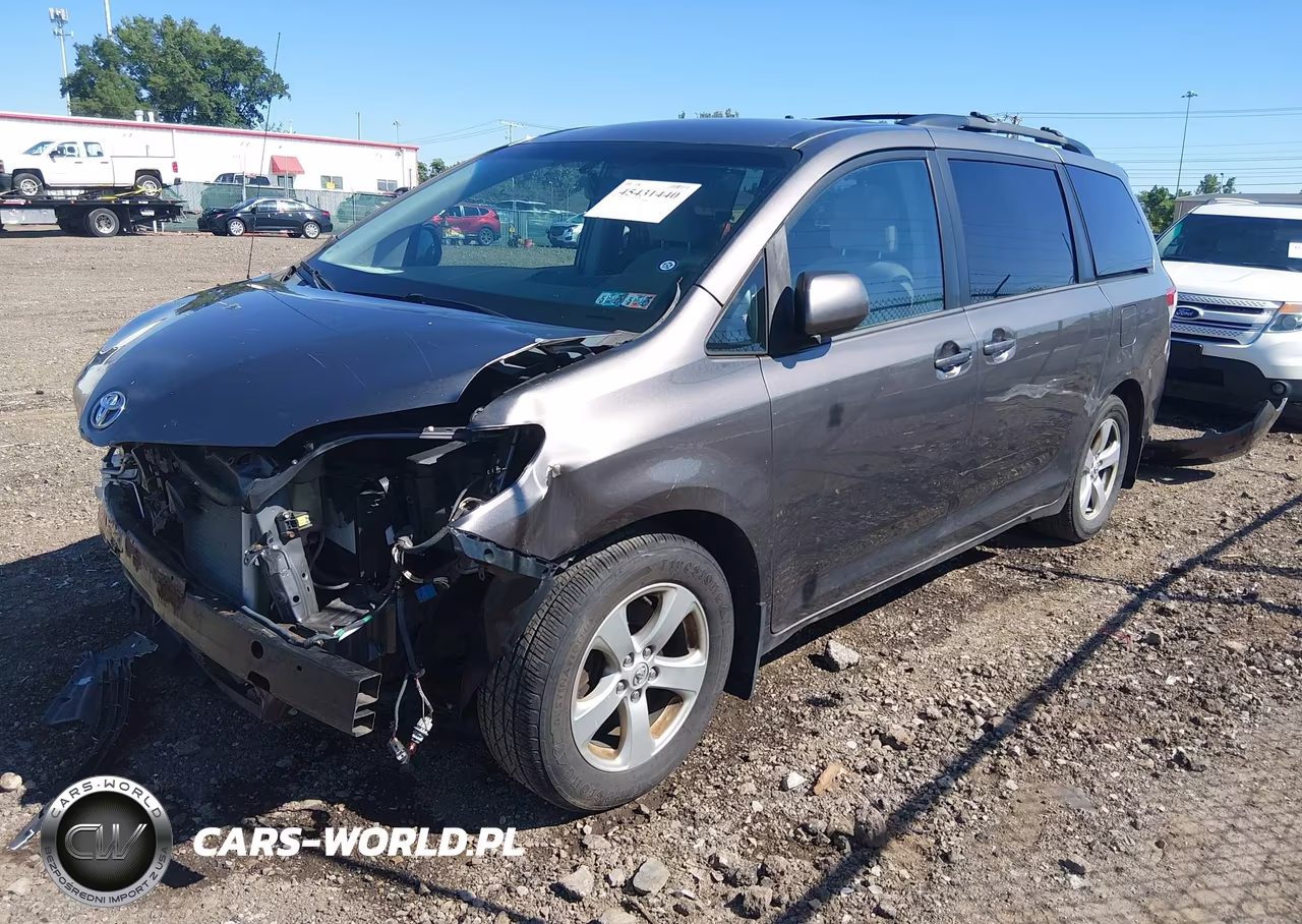 2013 Toyota Sienna Le V6 8 Passenger VIN:5TDKK3DC2DS319427 - 2
