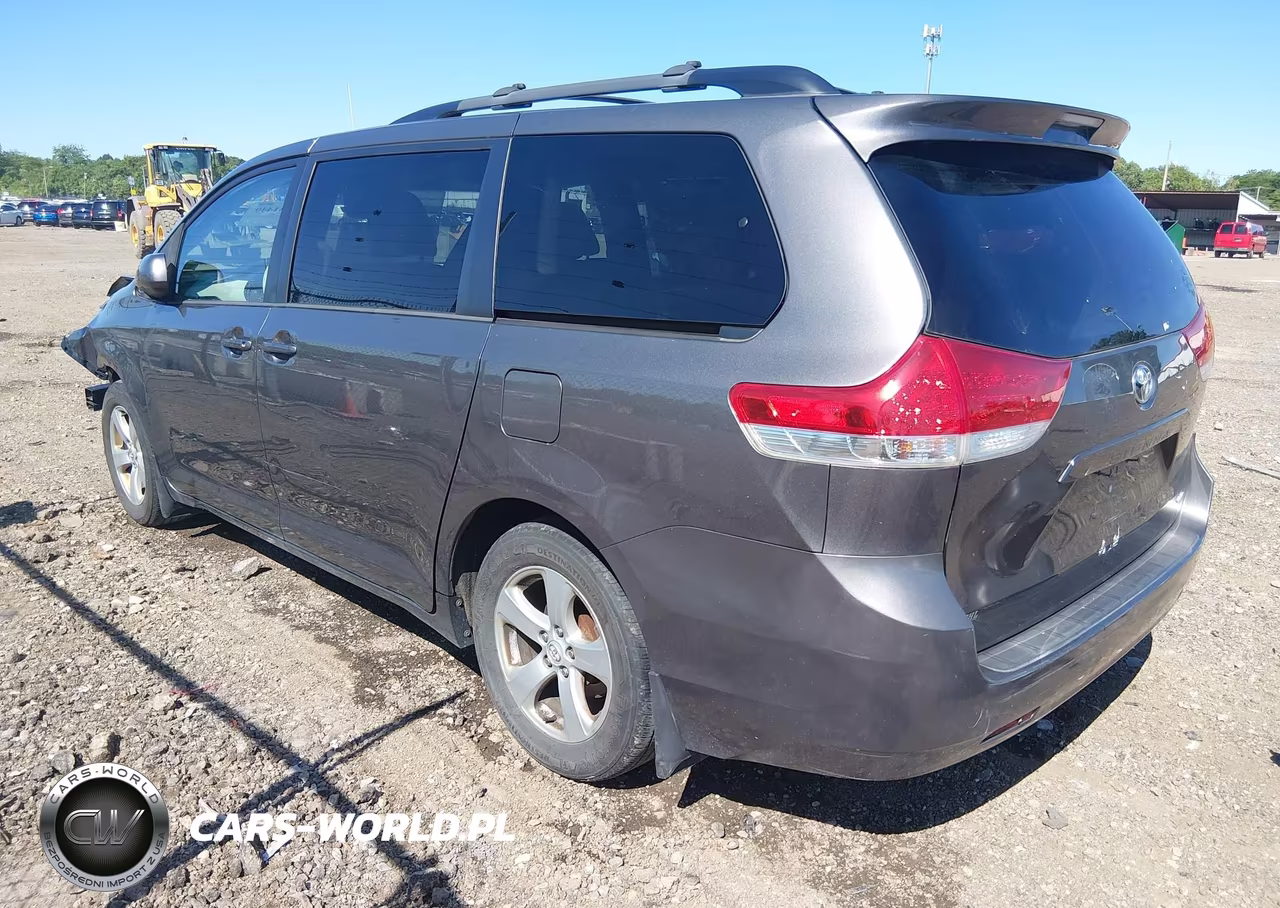 2013 Toyota Sienna Le V6 8 Passenger VIN:5TDKK3DC2DS319427 - 3