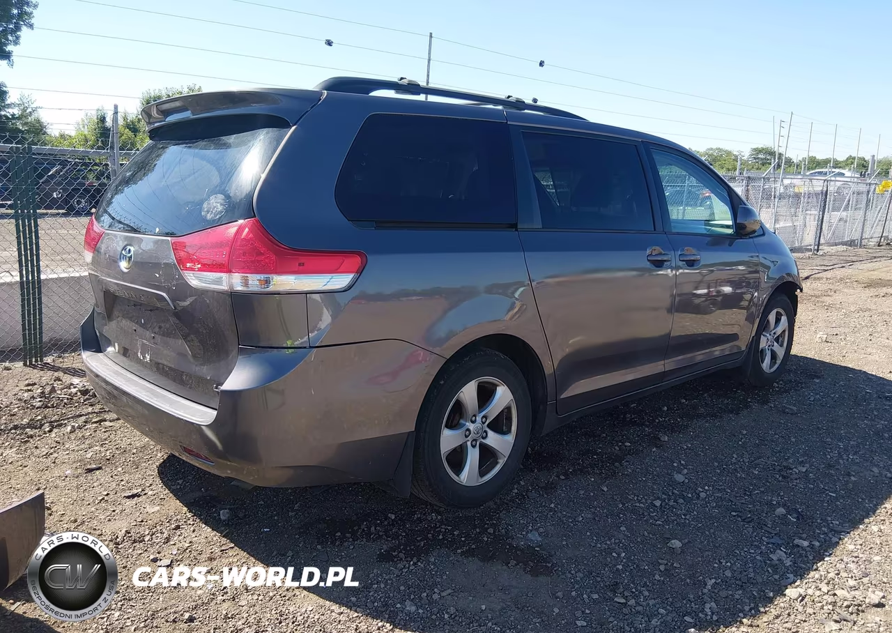2013 Toyota Sienna Le V6 8 Passenger VIN:5TDKK3DC2DS319427 - 4