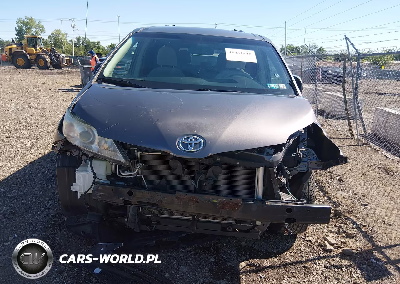 2013 Toyota Sienna Le V6 8 Passenger VIN:5TDKK3DC2DS319427 - 6