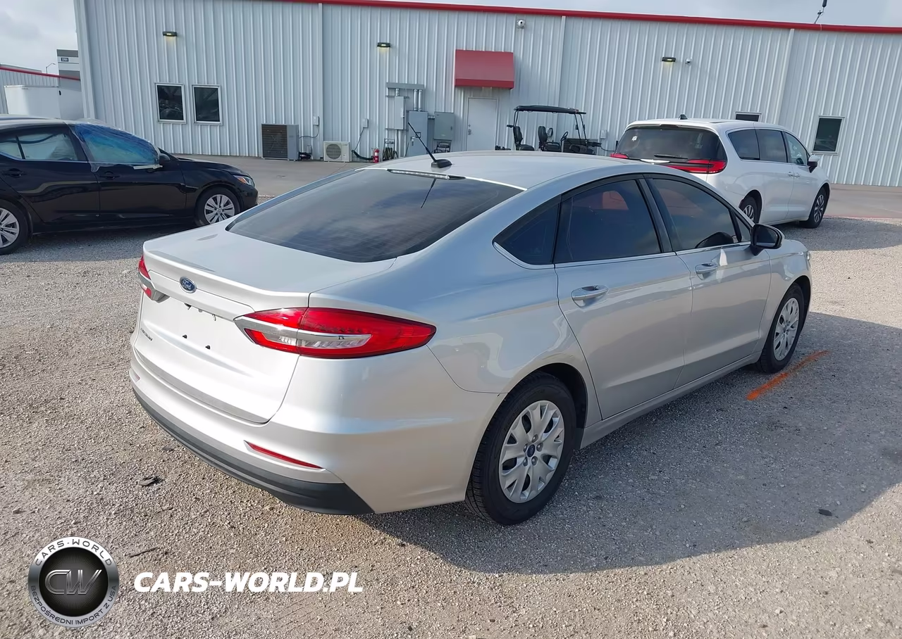 2019 Ford Fusion S VIN:3FA6P0G79KR274010 - 4