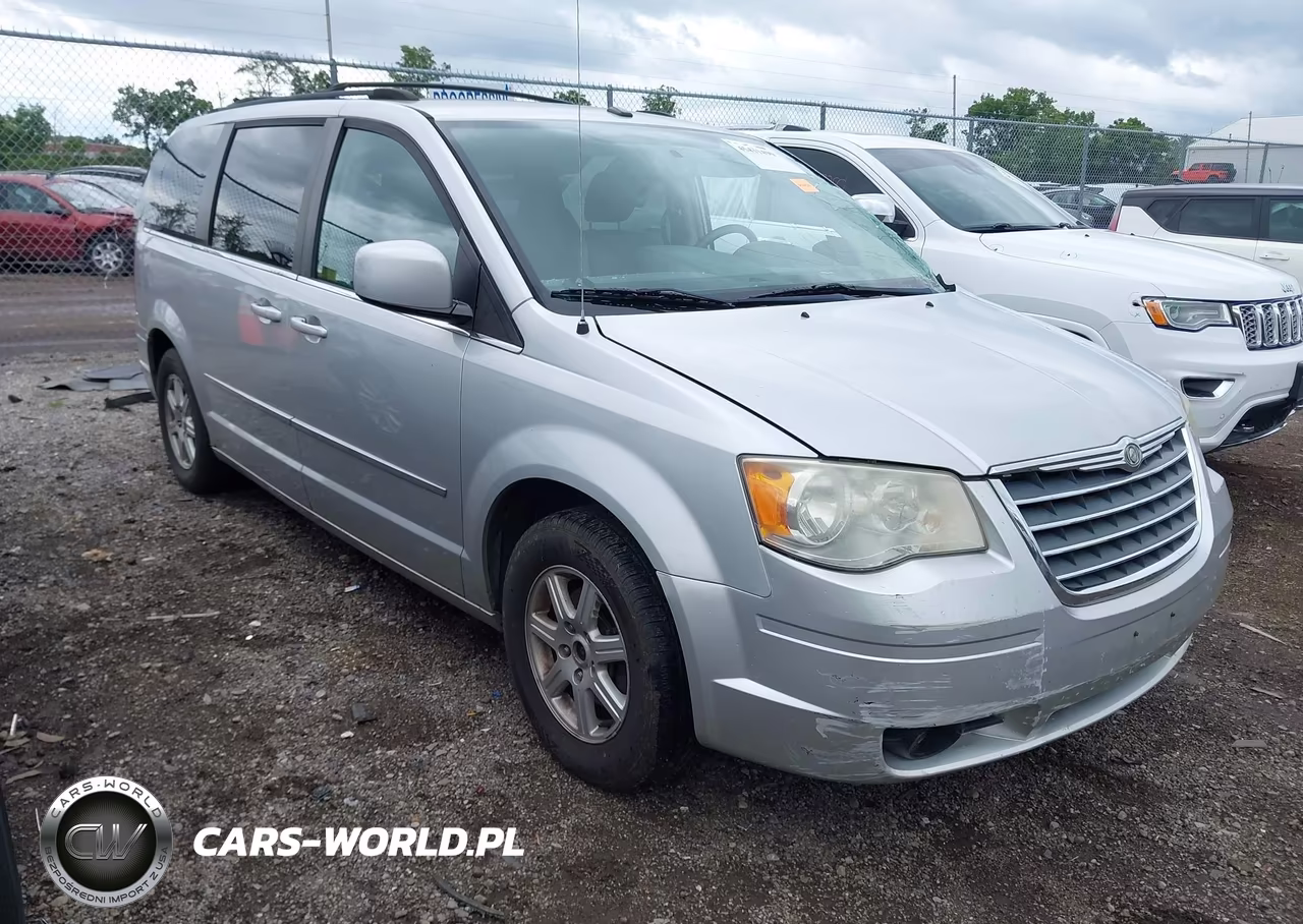 2010 Chrysler Town & Country Touring – zdjęcie 1 z 17