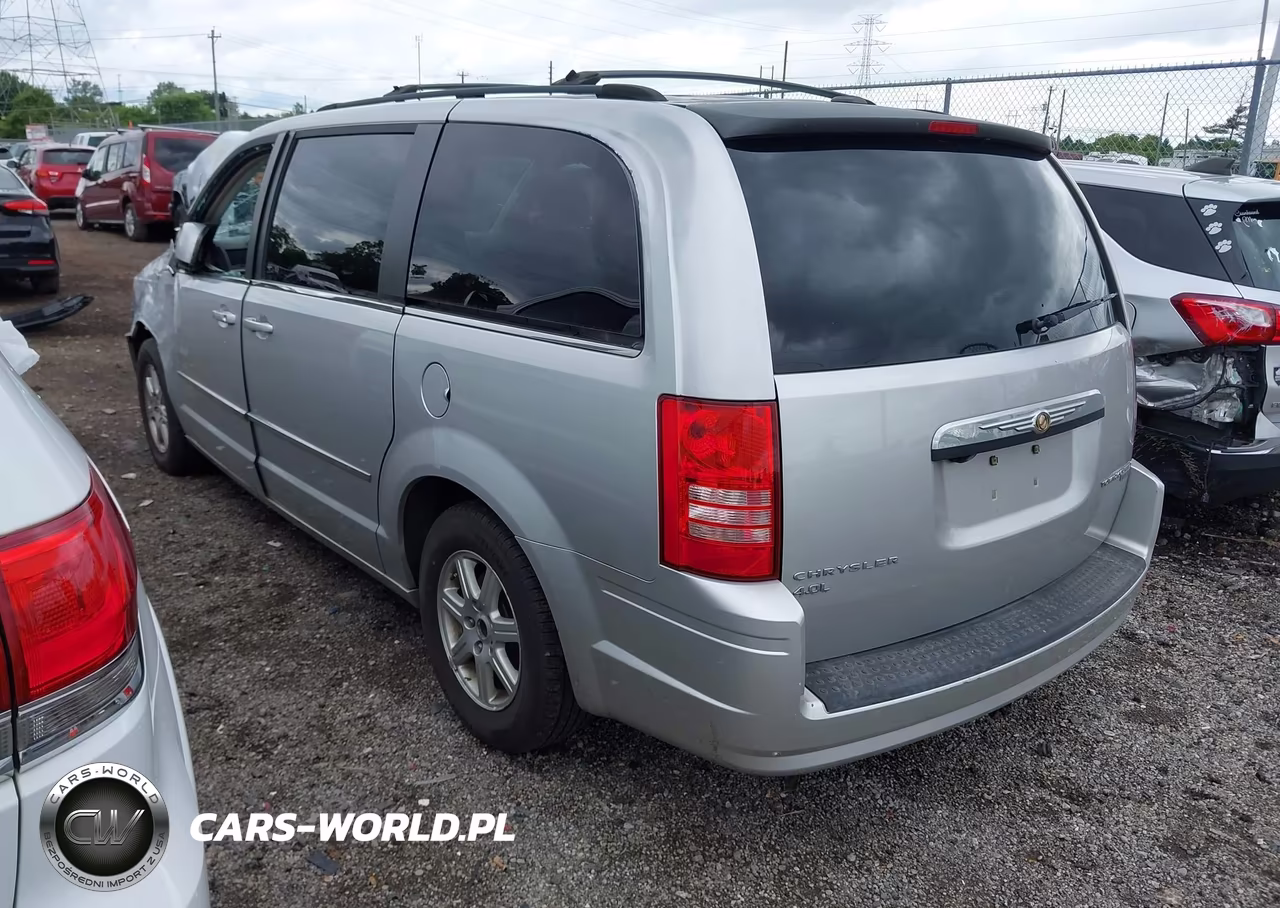 2010 Chrysler Town & Country Touring VIN:2A4RR5DX8AR271584 - 3