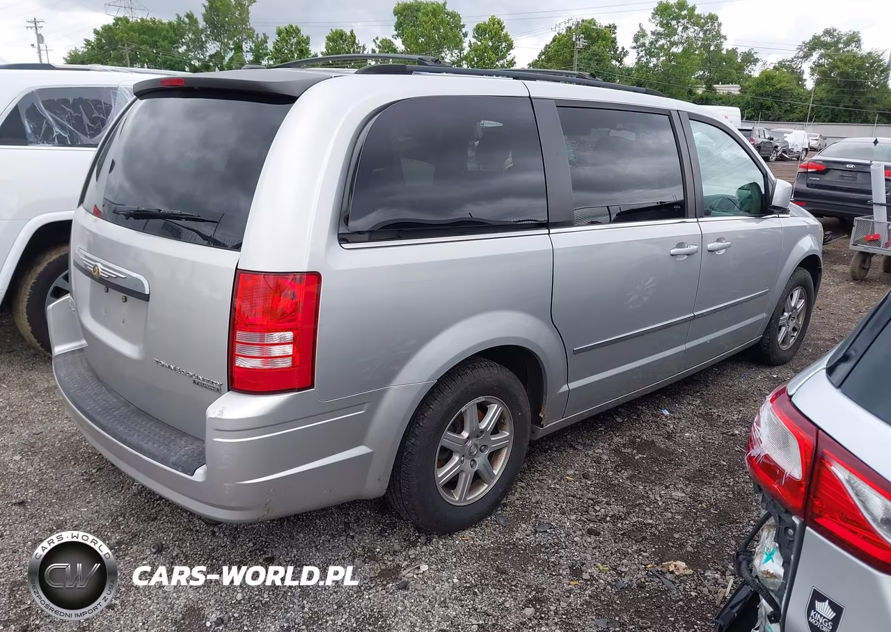 2010 Chrysler Town & Country Touring VIN:2A4RR5DX8AR271584 - 4