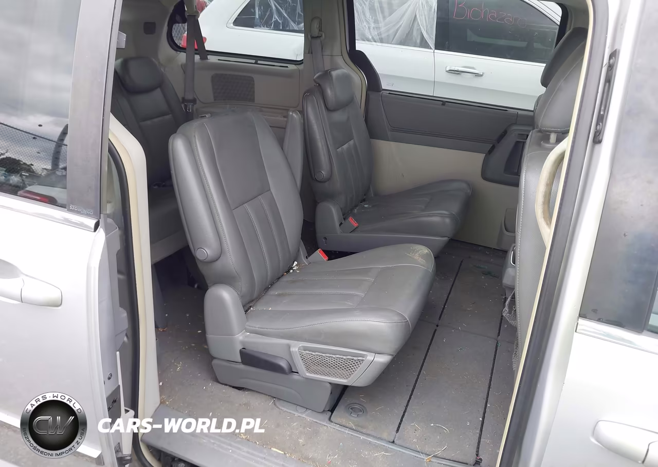 2010 Chrysler Town & Country Touring VIN:2A4RR5DX8AR271584 - 8
