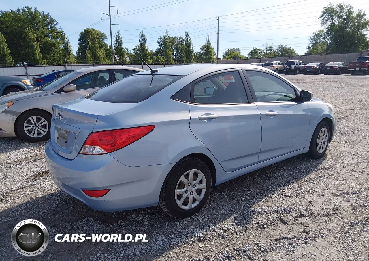 2013 Hyundai Accent Gls VIN:KMHCT4AE0DU560276 - 4