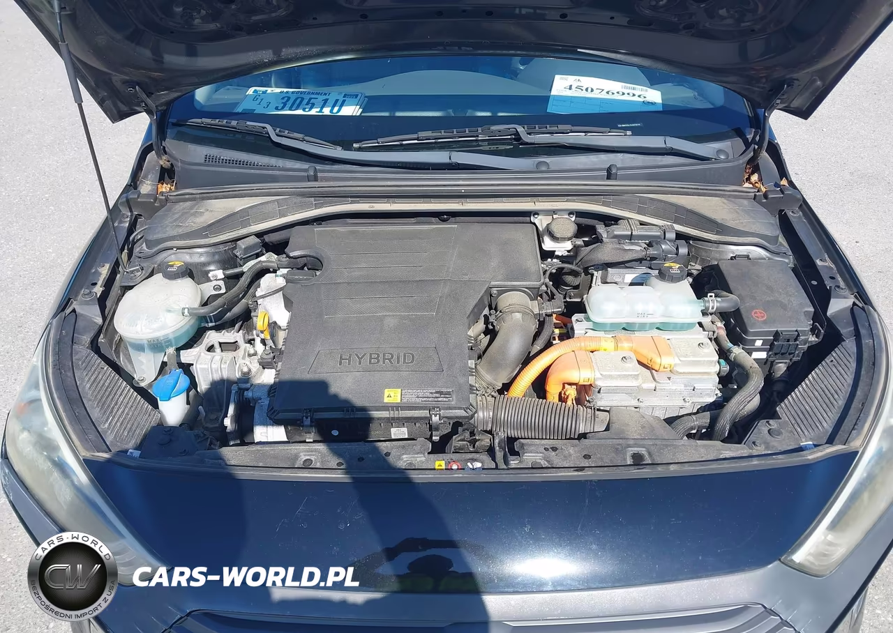 2018 Hyundai Ioniq Hybrid Blue VIN:KMHC65LC6JU076570 - 10