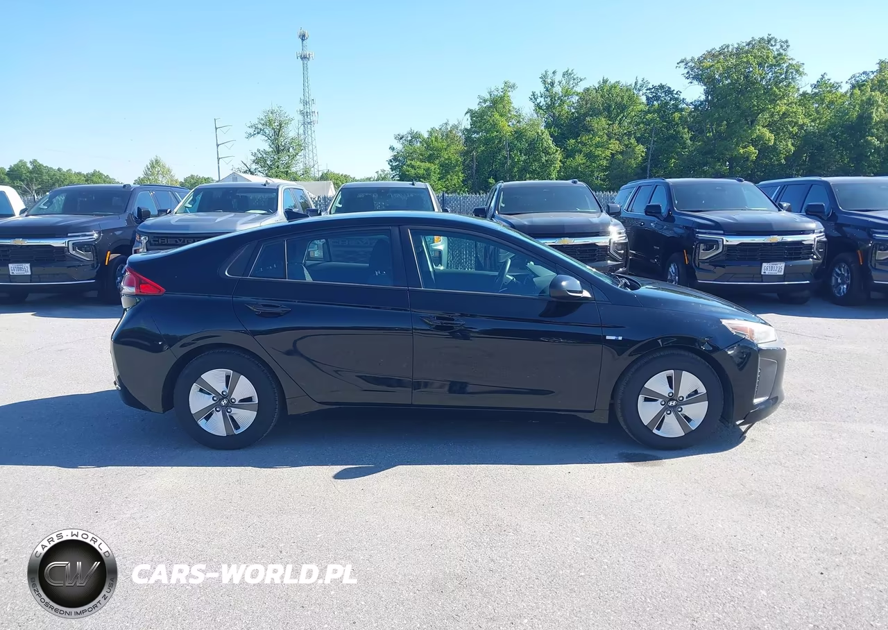 2018 Hyundai Ioniq Hybrid Blue VIN:KMHC65LC6JU076570 - 17