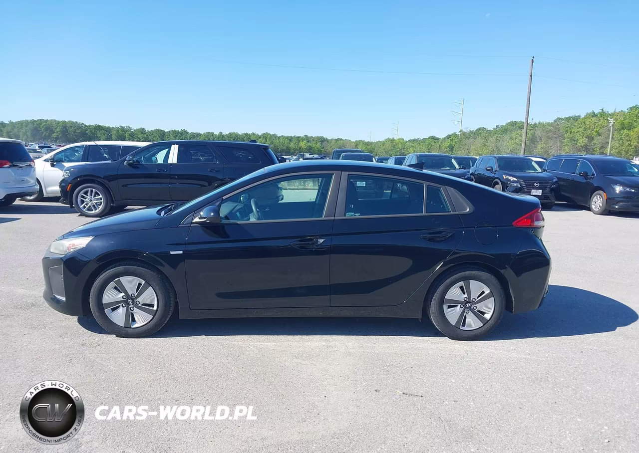 2018 Hyundai Ioniq Hybrid Blue VIN:KMHC65LC6JU076570 - 18