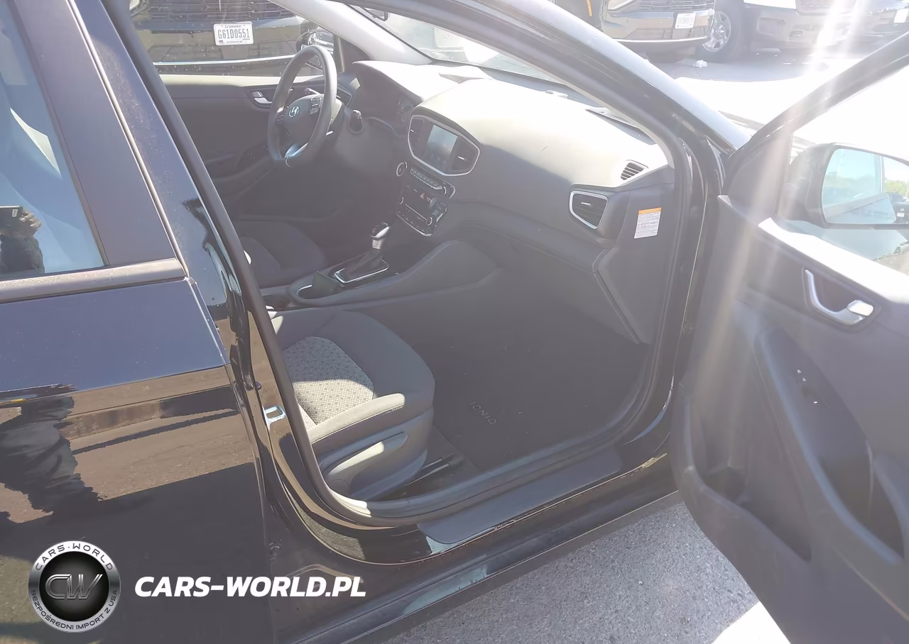 2018 Hyundai Ioniq Hybrid Blue VIN:KMHC65LC6JU076570 - 5