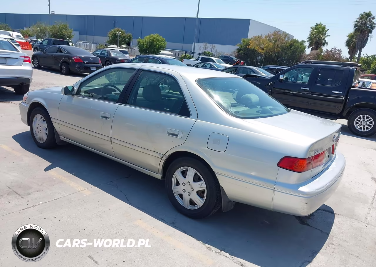 2000 Toyota Camry Le VIN:JT2BG22K5Y0504790 - 3