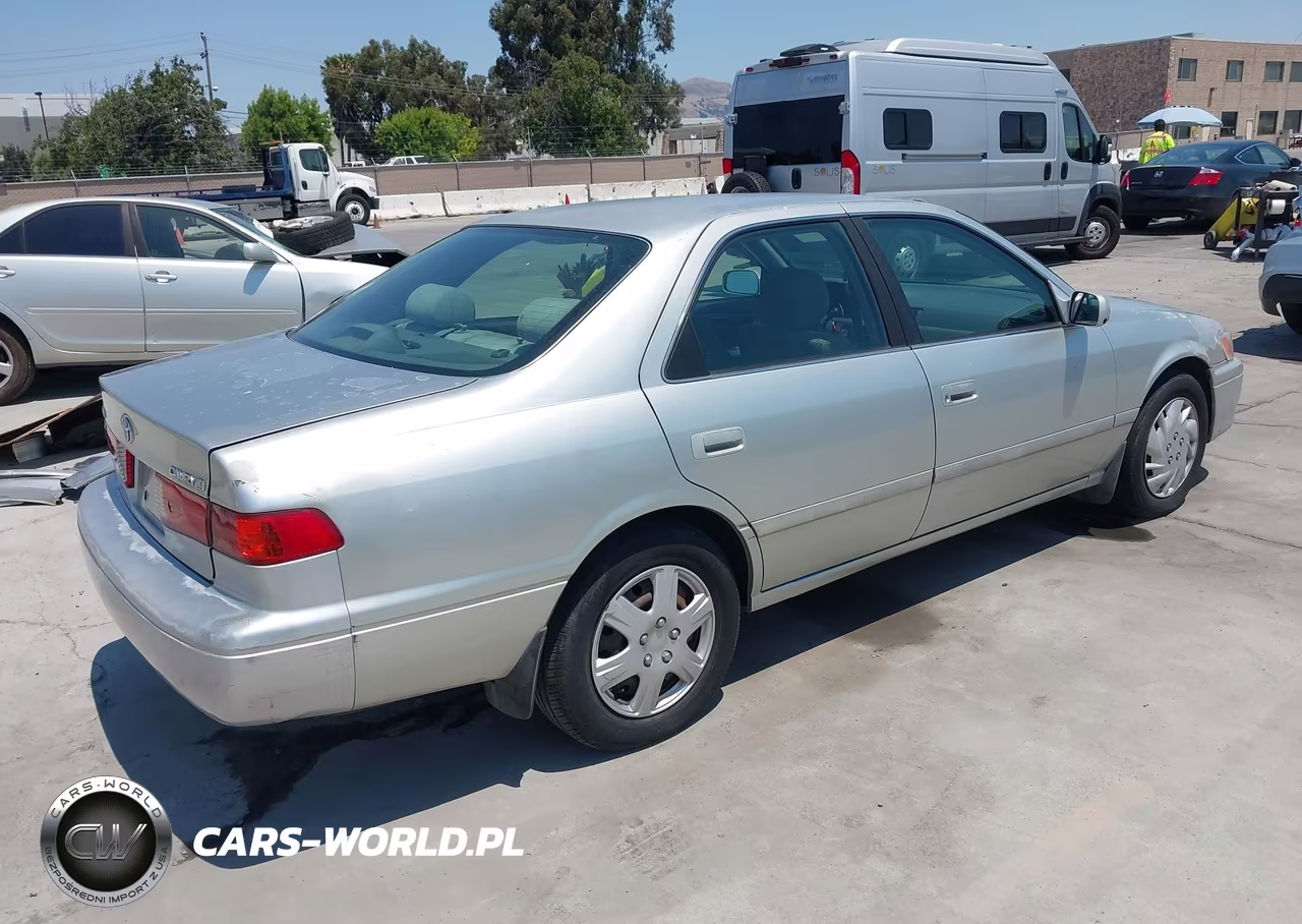 2000 Toyota Camry Le VIN:JT2BG22K5Y0504790 - 4
