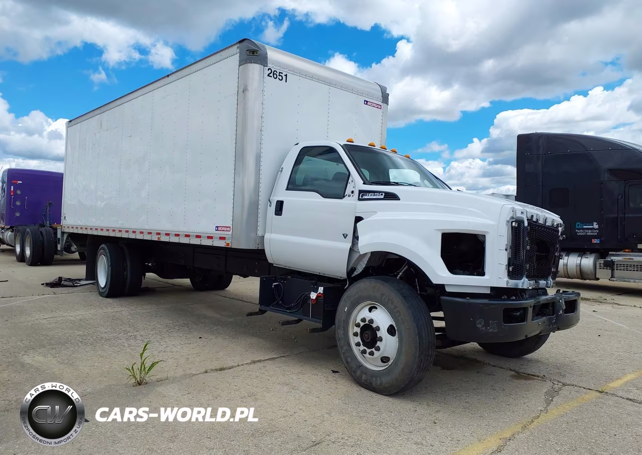 2022 Ford F-650 Gas