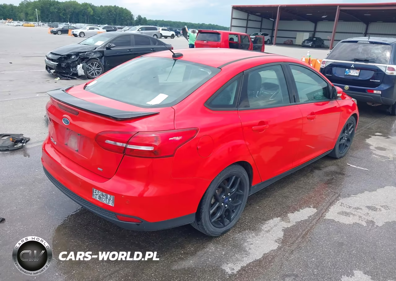 2016 Ford Focus Se VIN:1FADP3F26GL329968 - 4