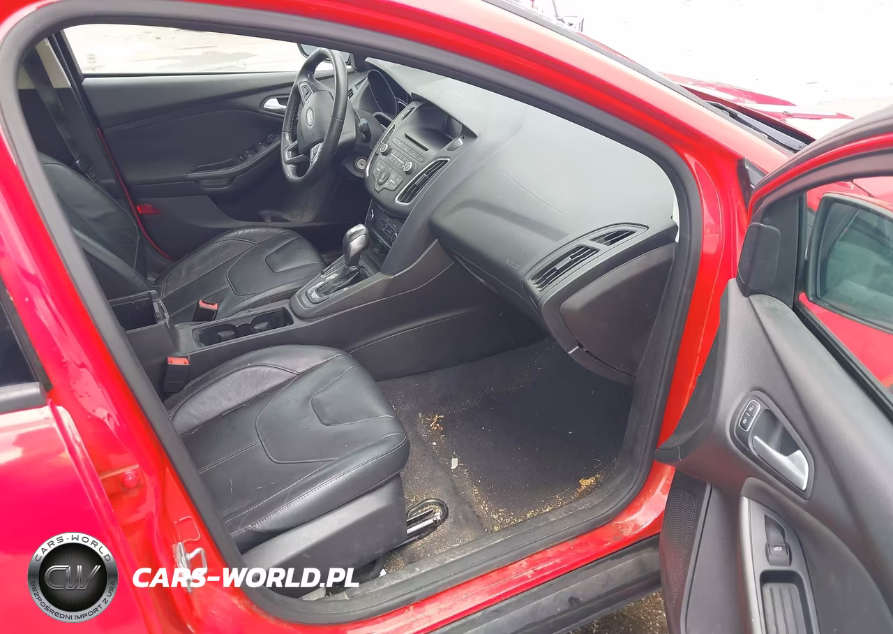 2016 Ford Focus Se VIN:1FADP3F26GL329968 - 5
