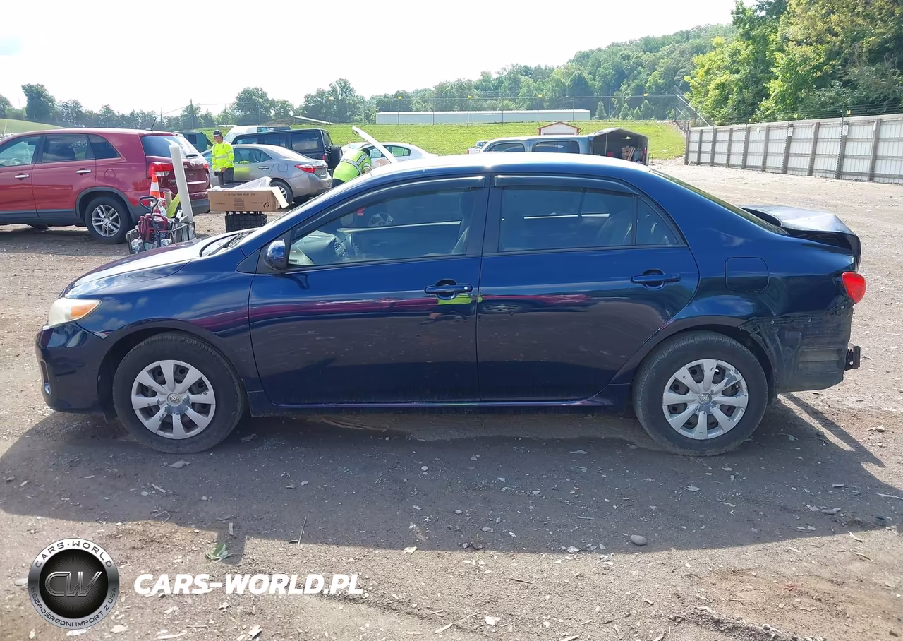 2011 Toyota Corolla Le VIN:JTDBU4EE0BJ102789 - 13