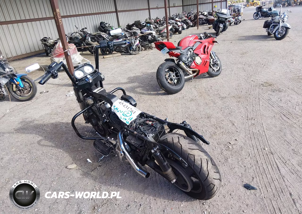 2015 Harley-Davidson Fltrx Road Glide VIN:1HD1KHM18FB668236 - 3