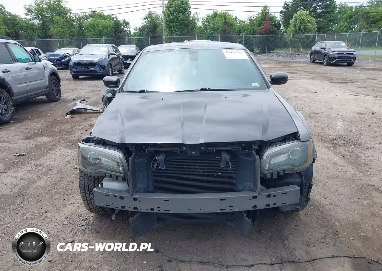 2018 Chrysler 300 Limited VIN:2C3CCAEG2JH149012 - 13