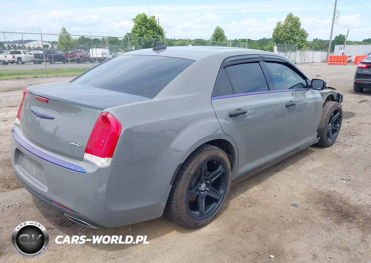 2018 Chrysler 300 Limited VIN:2C3CCAEG2JH149012 - 4