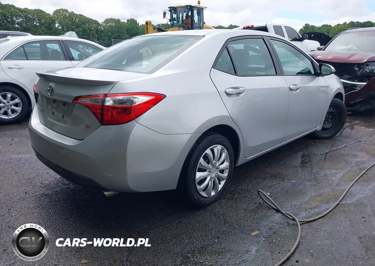2015 Toyota Corolla S VIN:5YFBURHE8FP241353 - 4