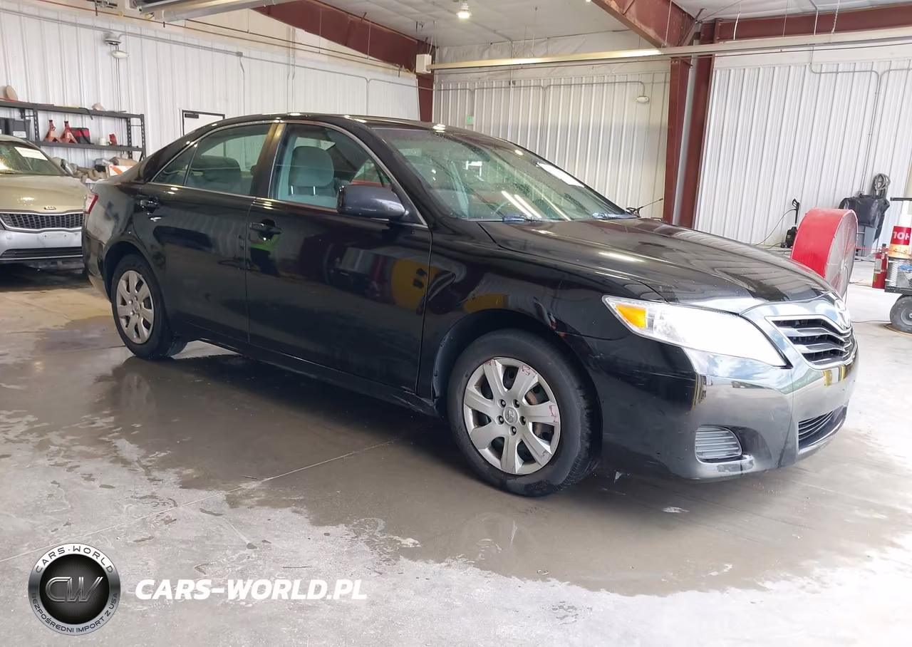 2011 Toyota Camry Le – zdjęcie 1 z 16