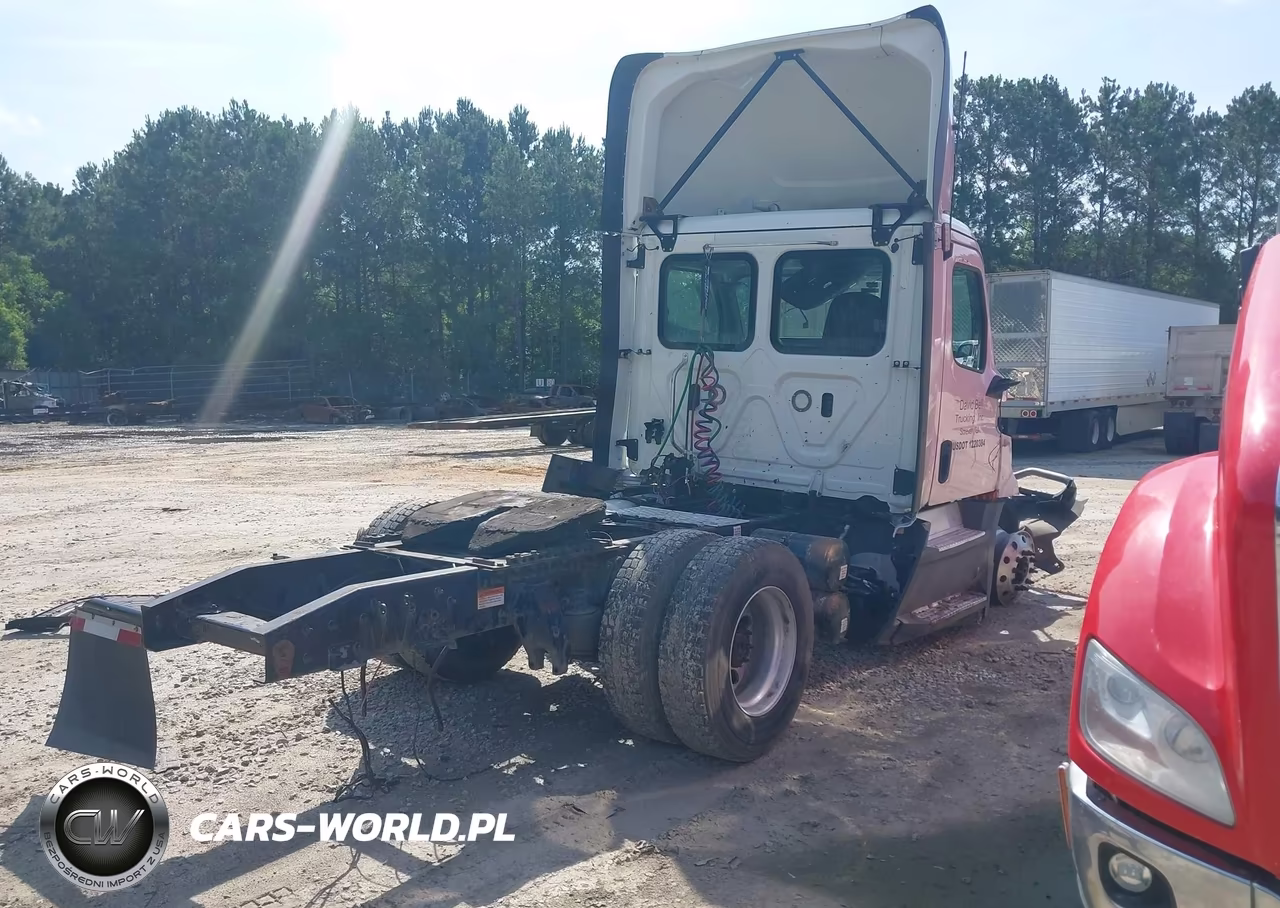 2019 Freightliner New Cascadia 126 VIN:3AKJHLDR2KSKB3839 - 4