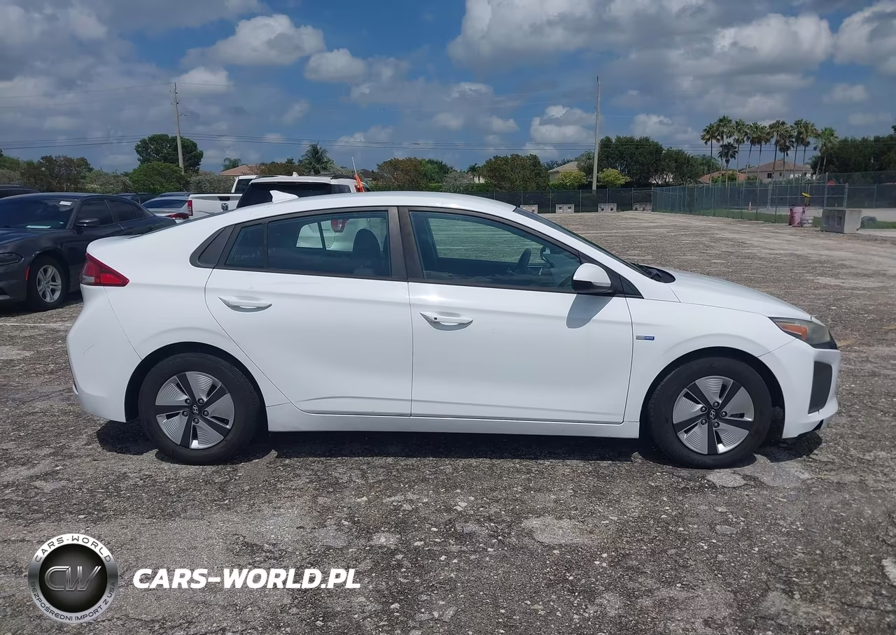 2019 Hyundai Ioniq Hybrid Blue VIN:KMHC65LC8KU158446 - 15